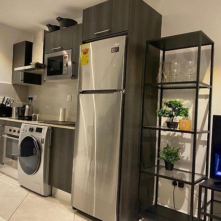 One Bedroom Apartment At A Embassy Gardens Cantonments アクラ エクステリア 写真